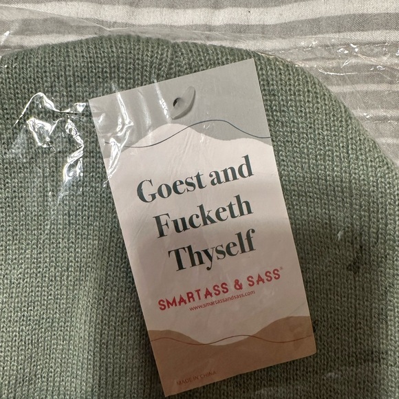 Green beanie with Get Lost message - Picture 2 of 3